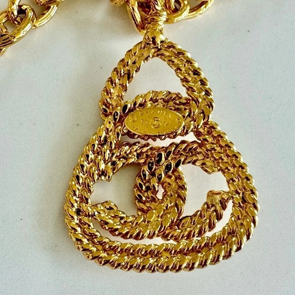 CHANEL Necklace - Picture 4 of 7
